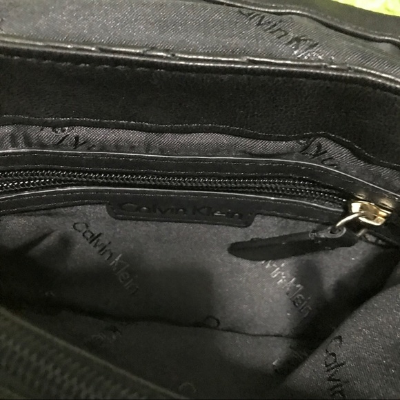 Calvin Klein Pochette Black Quilted Crossbody Bag - Picture 7 of 8